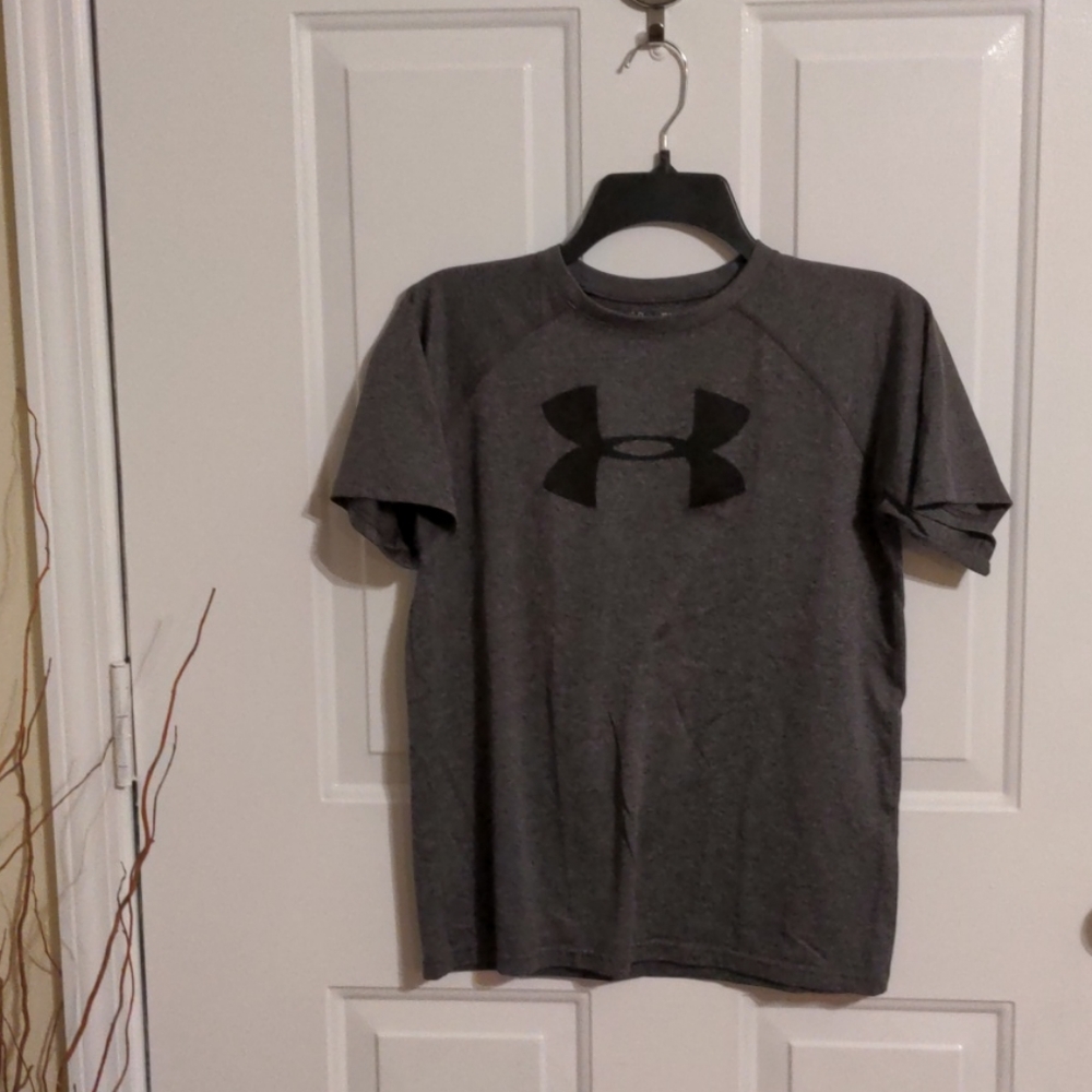 Under Armour t shirt